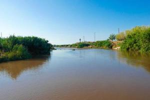 llobregat fiume e il ponte quello croci il fiume a sant feliu de llobregat foto