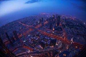 skyline notturno di dubai foto