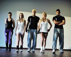 fitness gruppo allenarsi foto