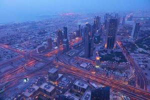 skyline notturno di dubai foto