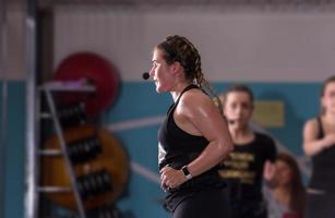 sportivo donne fare aerobica esercizi foto