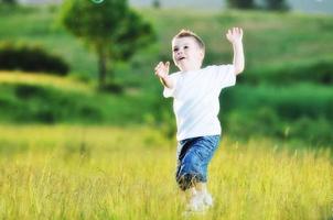 bambino e bolle foto