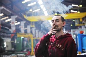 industria lavoratore Fumo sigaretta foto