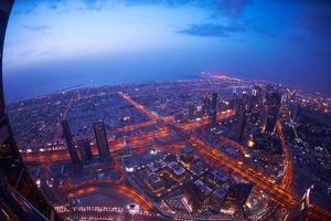 skyline notturno di dubai foto