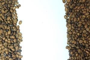 telaio di arrostito caffè fagioli isolato su bianca Maggio uso come sfondo o struttura foto