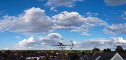 luton città centro e Locale edifici, alto angolo di droni Visualizza di luton città centro e ferrovia stazione. luton Inghilterra grande Gran Bretagna foto