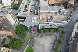 luton città centro e Locale edifici, alto angolo di droni Visualizza di luton città centro e ferrovia stazione. luton Inghilterra grande Gran Bretagna foto