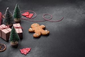 delizioso Pan di zenzero biscotti con Miele, Zenzero e cannella. inverno composizione foto