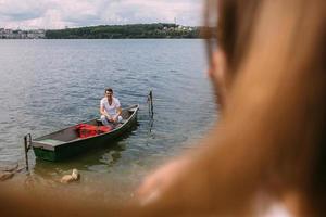 coppia a il lago foto