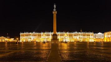 panoramico Visualizza di palazzo piazza nel notte foto