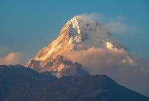 il annapurna Sud durante il tramonto Visualizza a partire dal ghorepani villaggio nel annapurna regione, Nepal. foto