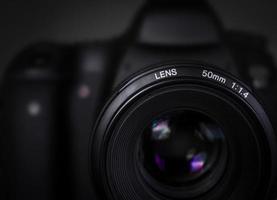 fotocamera reflex digitale con obiettivo da 50 mm. foto