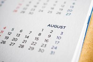 agosto calendario pagina con mesi e date foto