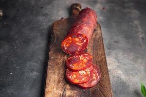 chorizo salsiccia carne fresco piatto salutare pasto cibo merenda su il tavolo copia spazio cibo sfondo foto