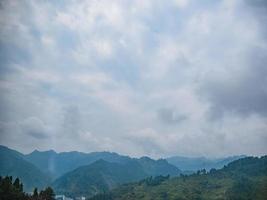 bellissimo Visualizza su il autostrada strada a partire dal zhangjiajie città per fenghuang contea nel hunan Provincia Cina foto