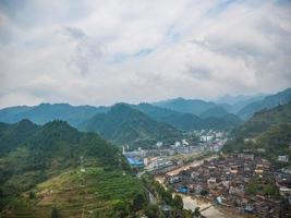 bellissimo Visualizza su il autostrada strada a partire dal zhangjiajie città per fenghuang contea nel hunan Provincia Cina foto
