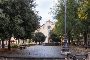 piazza santo Spirito con Fontana e basilica foto