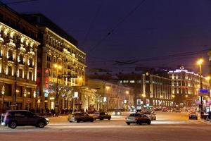 Visualizza di tverskaya strada nel inverno notte nel Mosca foto