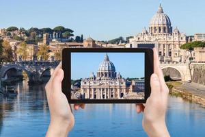 turista fotografie st Peter basilica a partire dal Roma