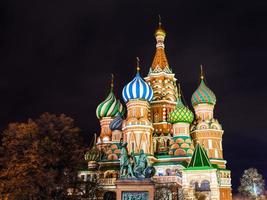 pokrovskij Cattedrale nel Mosca nel notte foto