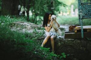 ragazza con il suo cane foto