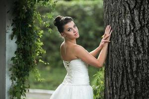 sposa pose per il telecamera foto