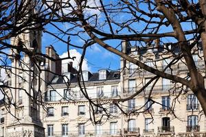 Parigi edificio nel soleggiato autunno giorno foto