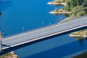 autostrada ponte attraverso fiume foto