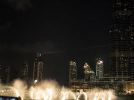 dubai, emirati arabi uniti, 2016 - il città di dubai e il deserto foto