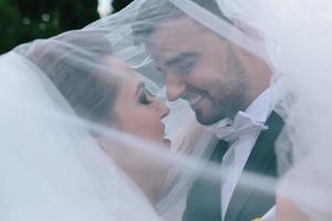 sposa e sposo al matrimonio foto