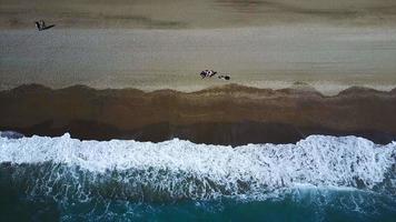 aereo fotografia di il mare spiaggia foto