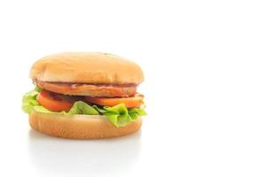 hamburger di pollo con salsa su sfondo bianco foto