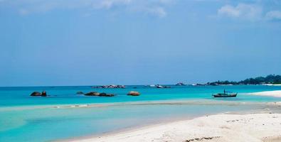 il bellezza di tanjung tingi spiaggia, laskar pelangi, belitung, Indonesia foto