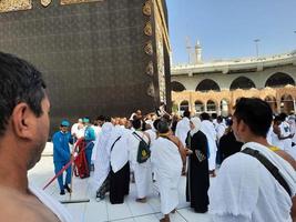 Mecca, Arabia arabia, sep 2022 - il pulizia opera è andando su nel il cortile di Masjid al-haram nel Mecca. Questo pulizia processi continua per tutto il giorno. foto