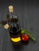 olio, aceto con rosmarino foto