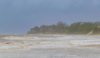 uragano playa del Carmen spiaggia Messico estremamente alto tsunami onde. foto