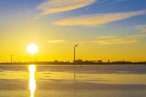 bellissimo colorato d'oro tramonto nord mare costa bremerhaven per nordenham. foto