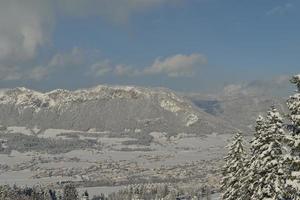 paesaggio montano invernale foto