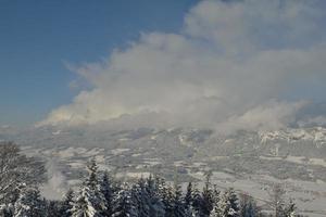 paesaggio montano invernale foto