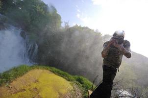 turista esplorando città foto