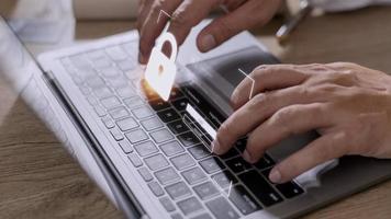 concetto di sicurezza informatica, sicurezza e crittografia delle informazioni, accesso sicuro alle informazioni personali dell'utente, accesso sicuro a Internet, sicurezza informatica. foto