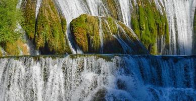 vista di una cascata foto