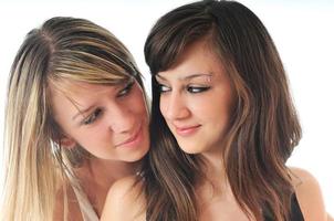 Due giovane ragazze isolato su bianca foto