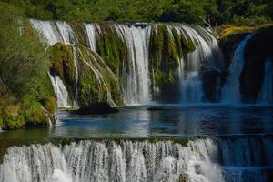 vista di una cascata foto