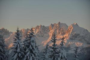 paesaggio invernale di montagna foto