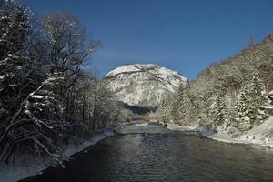 paesaggio invernale di montagna foto