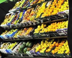fresco frutta e verdure nel super mercato