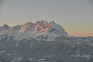 paesaggio montano invernale foto