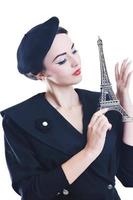 bellissimo giovane donna con Parigi simbolo eiffel Torre foto