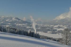 paesaggio montano invernale foto